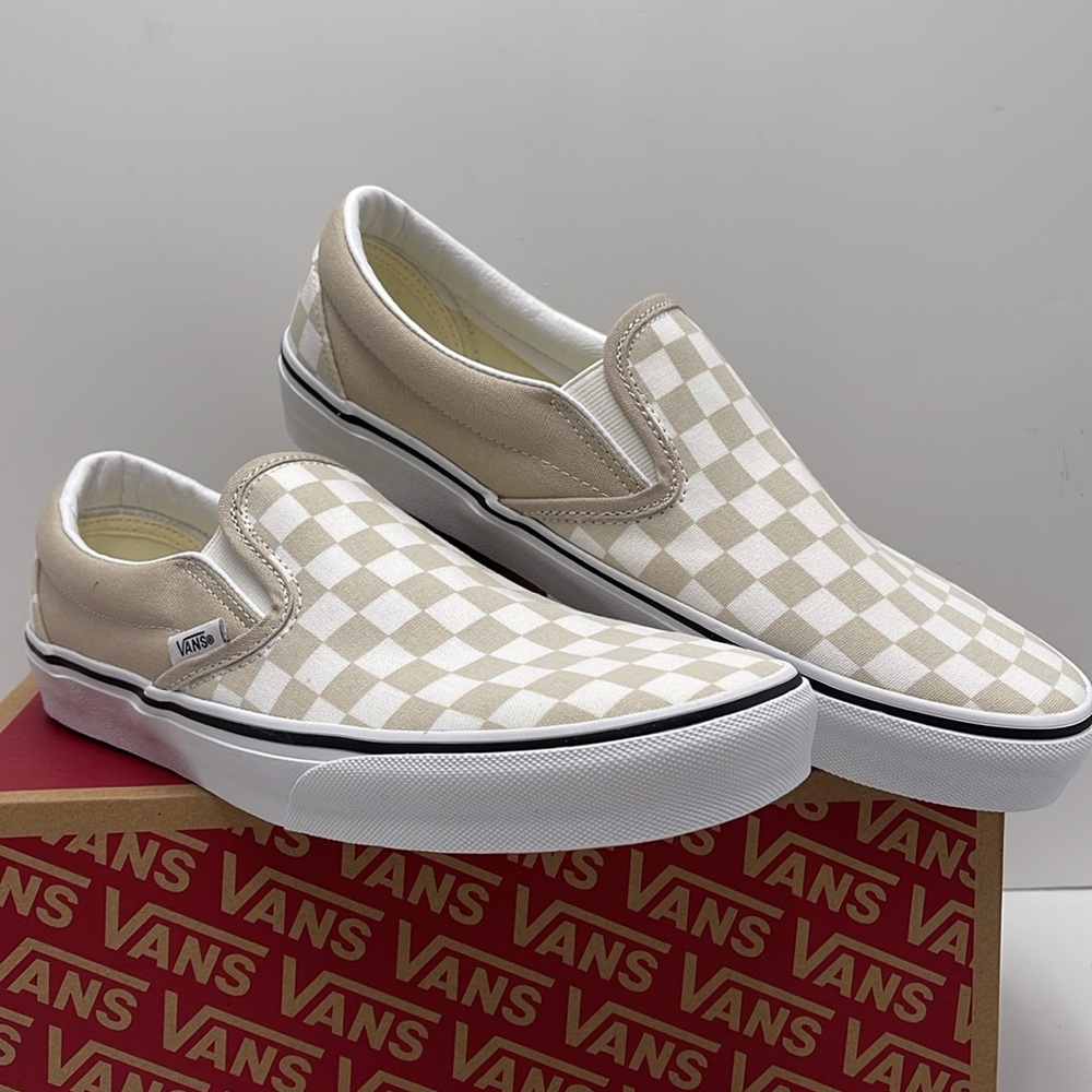 Vans Men’s Classic Slip-On
Color Theory Checkerboard
VN0A7Q5DBLL
Sneakers - Picture 5 of 16
